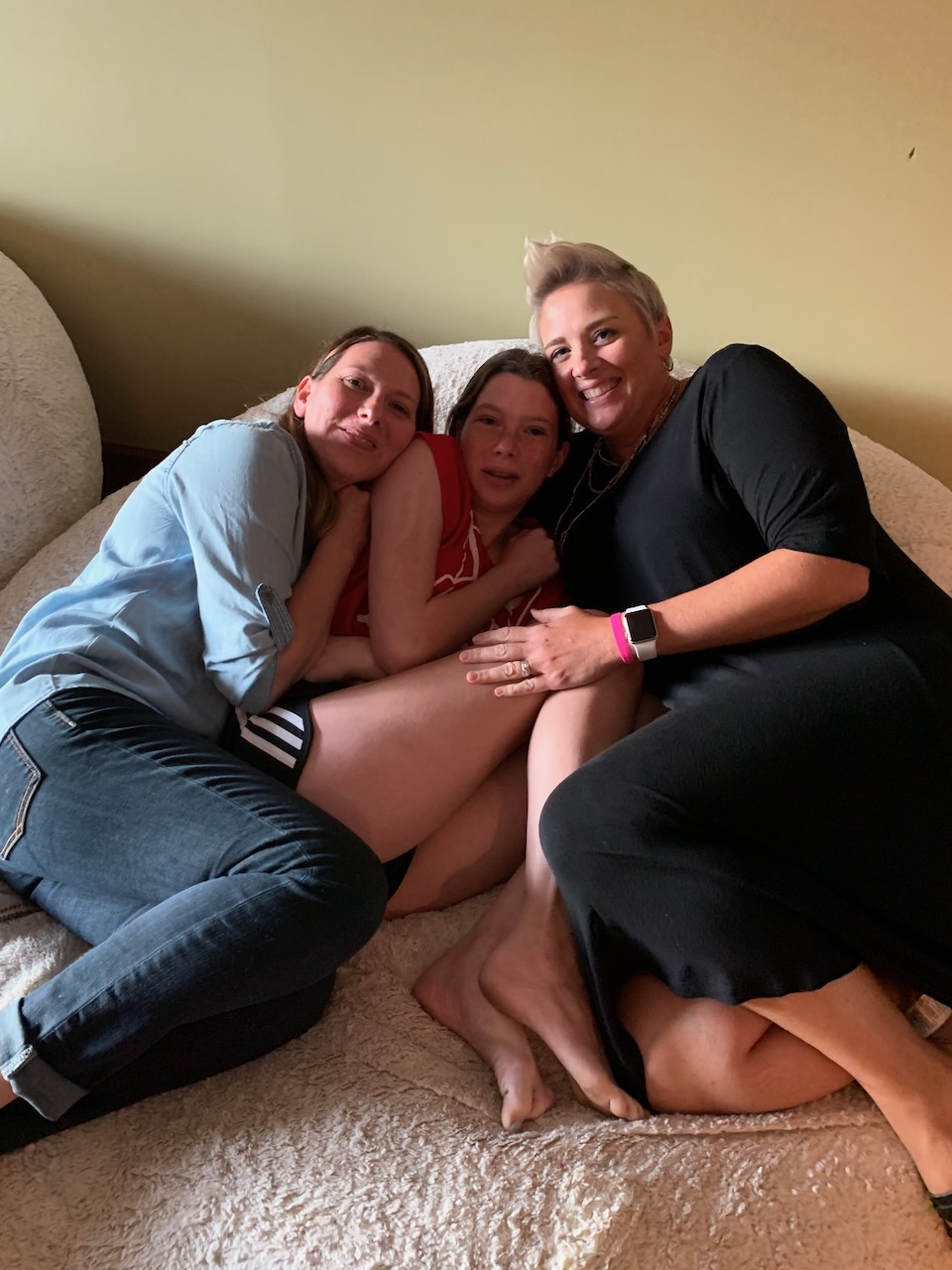 2019-08-25-girls-girl-girls photo